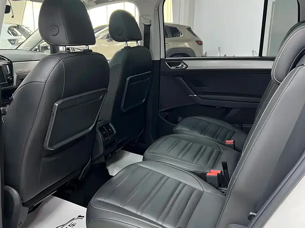 Volkswagen Touran 2022 из CN, фото 5