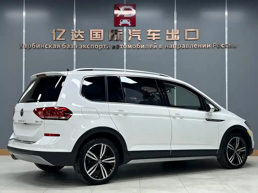 Volkswagen Touran 2022 из CN, фото 8