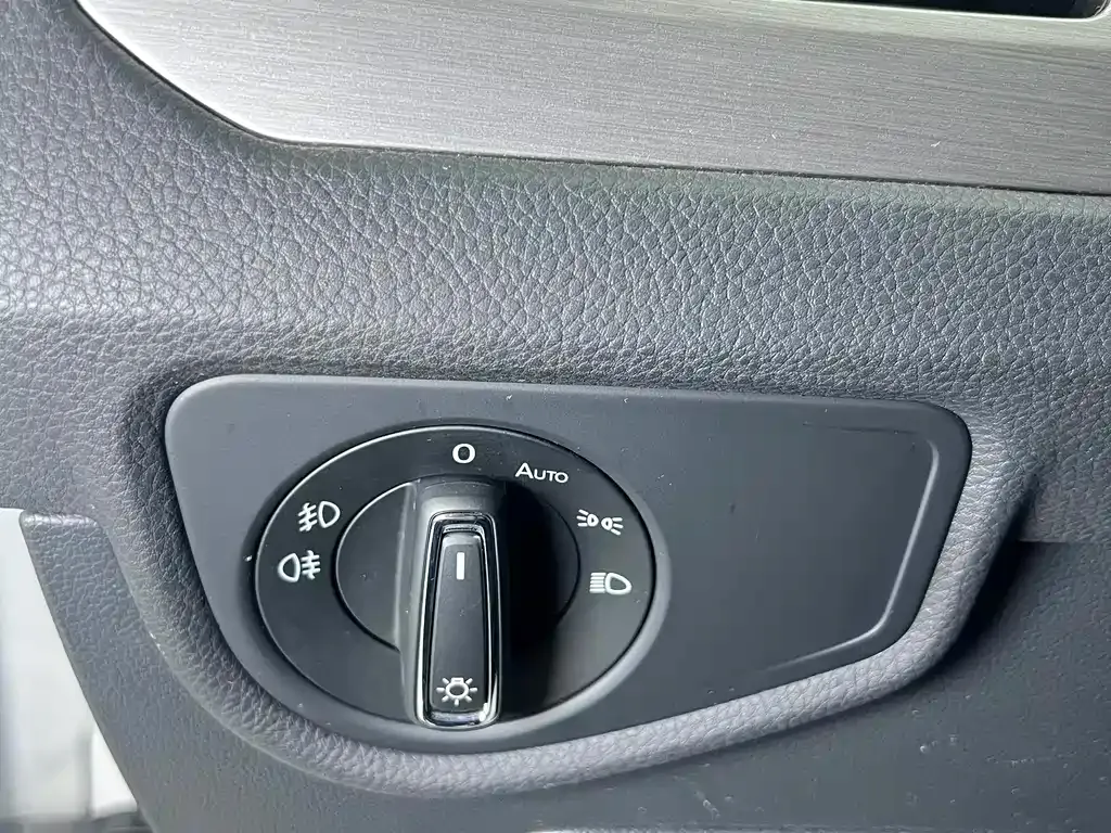Volkswagen Touran 2022 из CN, фото 10