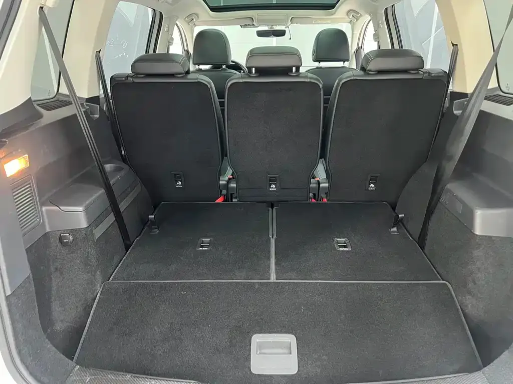 Volkswagen Touran 2022 из CN, фото 9