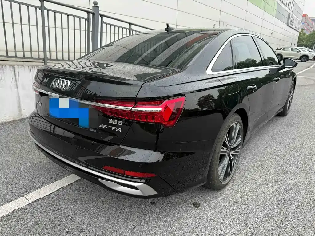 Audi A6L — фото 10