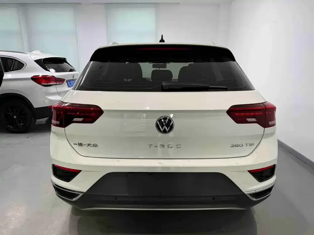 Volkswagen T-Roc — фото 10