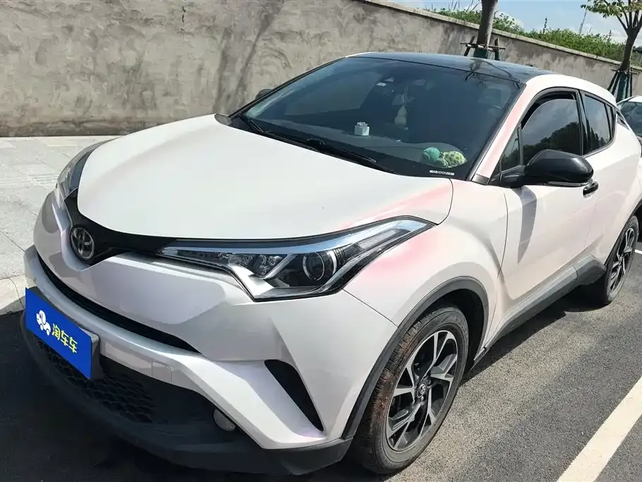 Toyota C-HR — фото 1