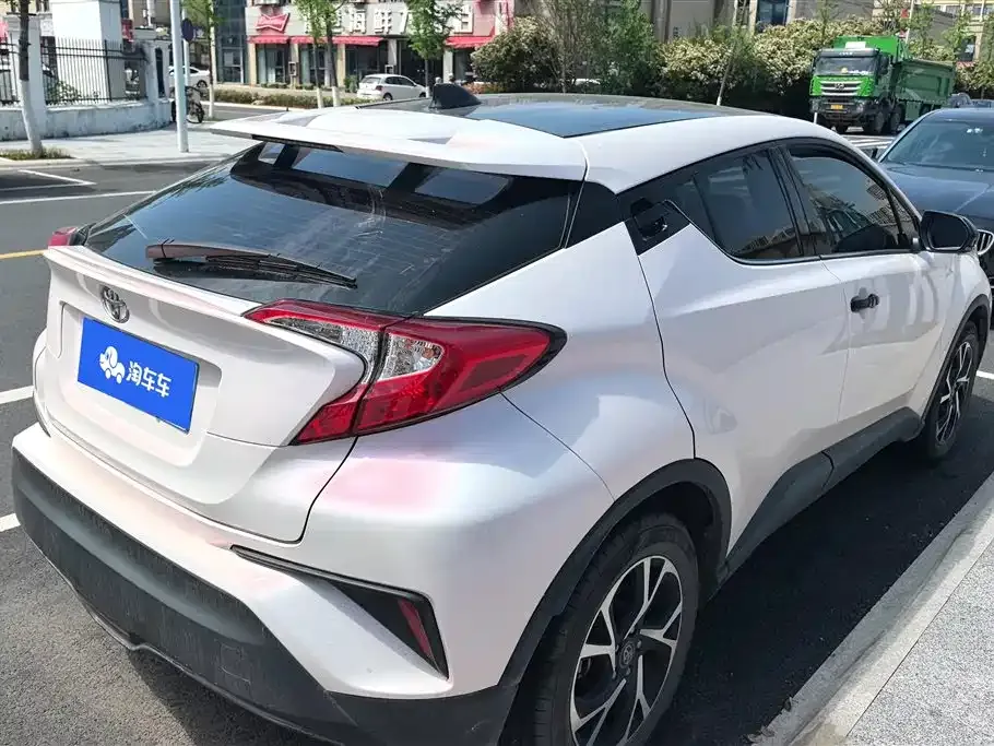 Toyota C-HR — фото 8