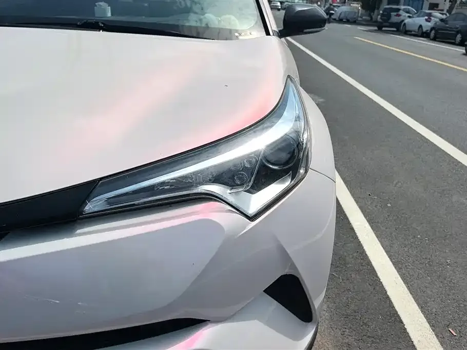 Toyota C-HR — фото 2
