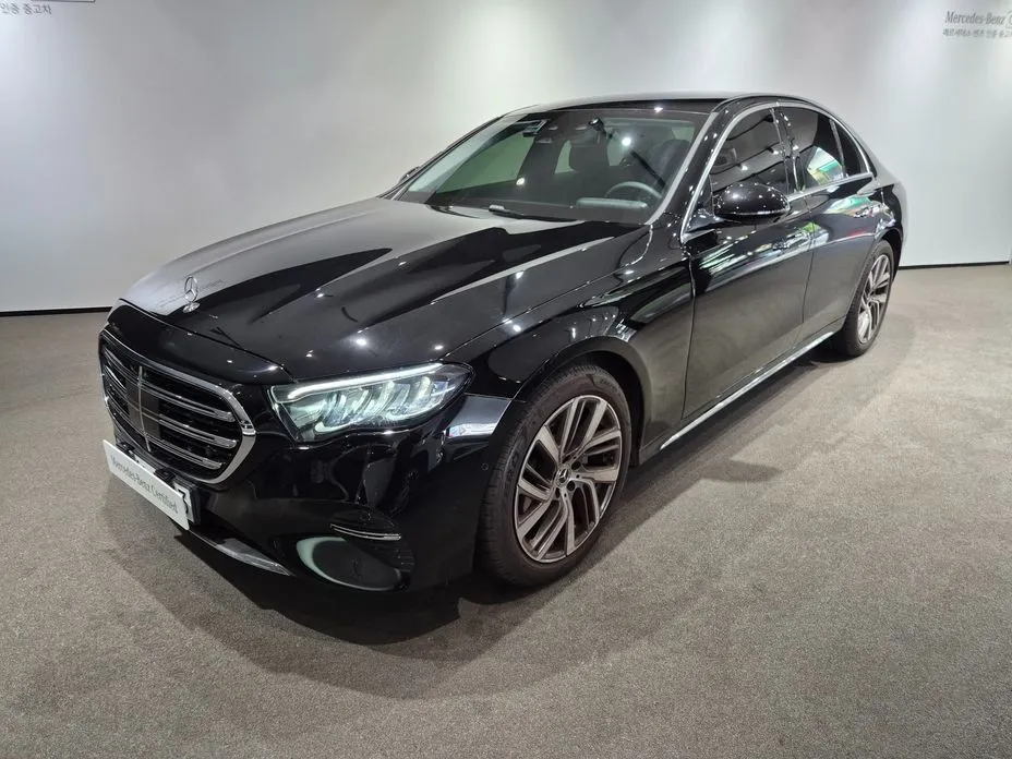 Mercedes-Benz E-Class — фото 1
