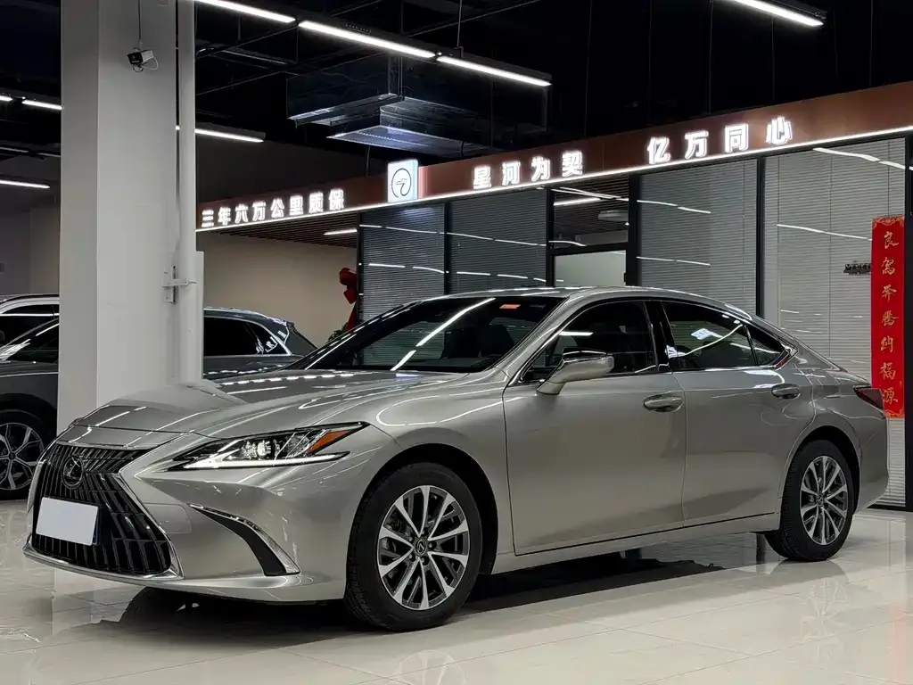 Lexus ES — фото 1