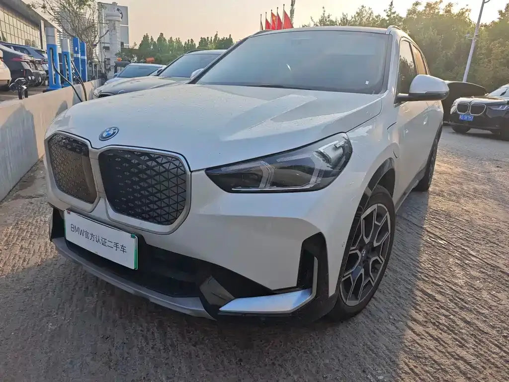 BMW iX1