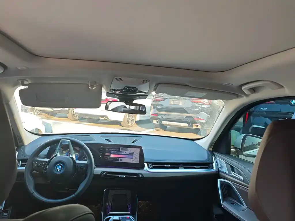 BMW iX1 2025 из CN, фото 5