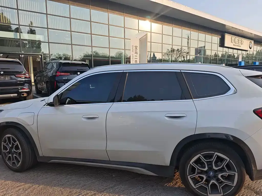 BMW iX1 2025 из CN, фото 8