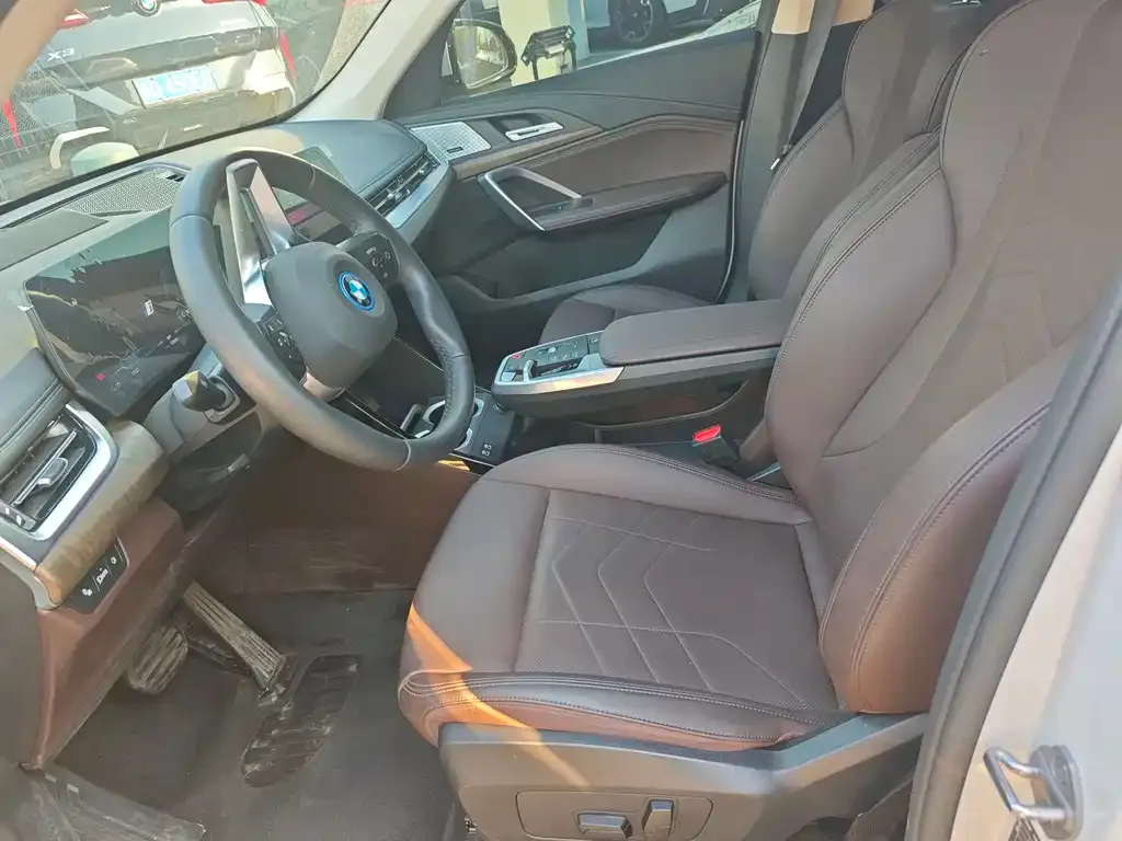 BMW iX1 2025 из CN, фото 6