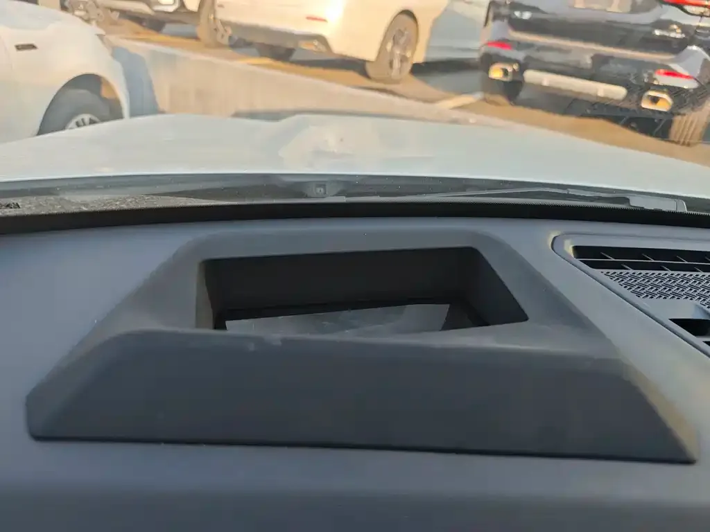 BMW iX1 2025 из CN, фото 3
