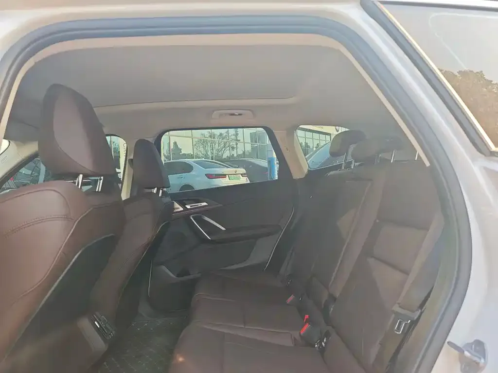 BMW iX1 2025 из CN, фото 4