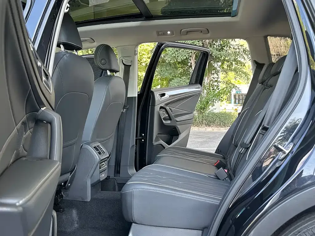 Volkswagen Tiguan L New Energy — фото 10