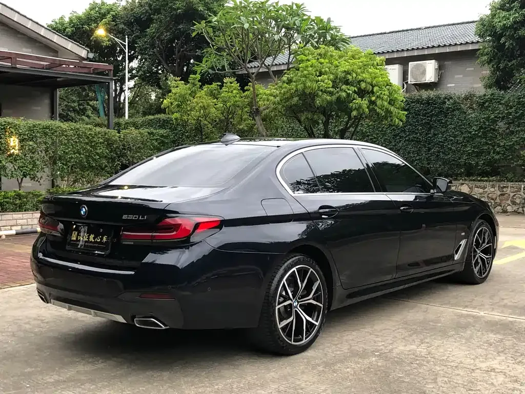 BMW 5 Series — фото 9