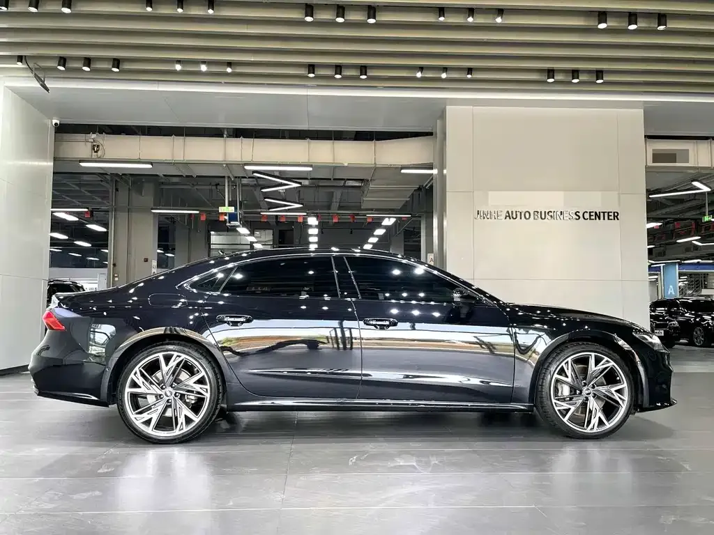 Audi A7L — фото 5