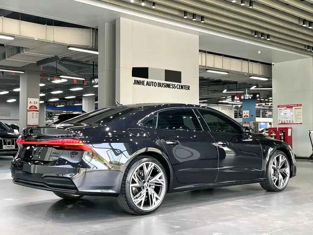 Audi A7L — фото 8