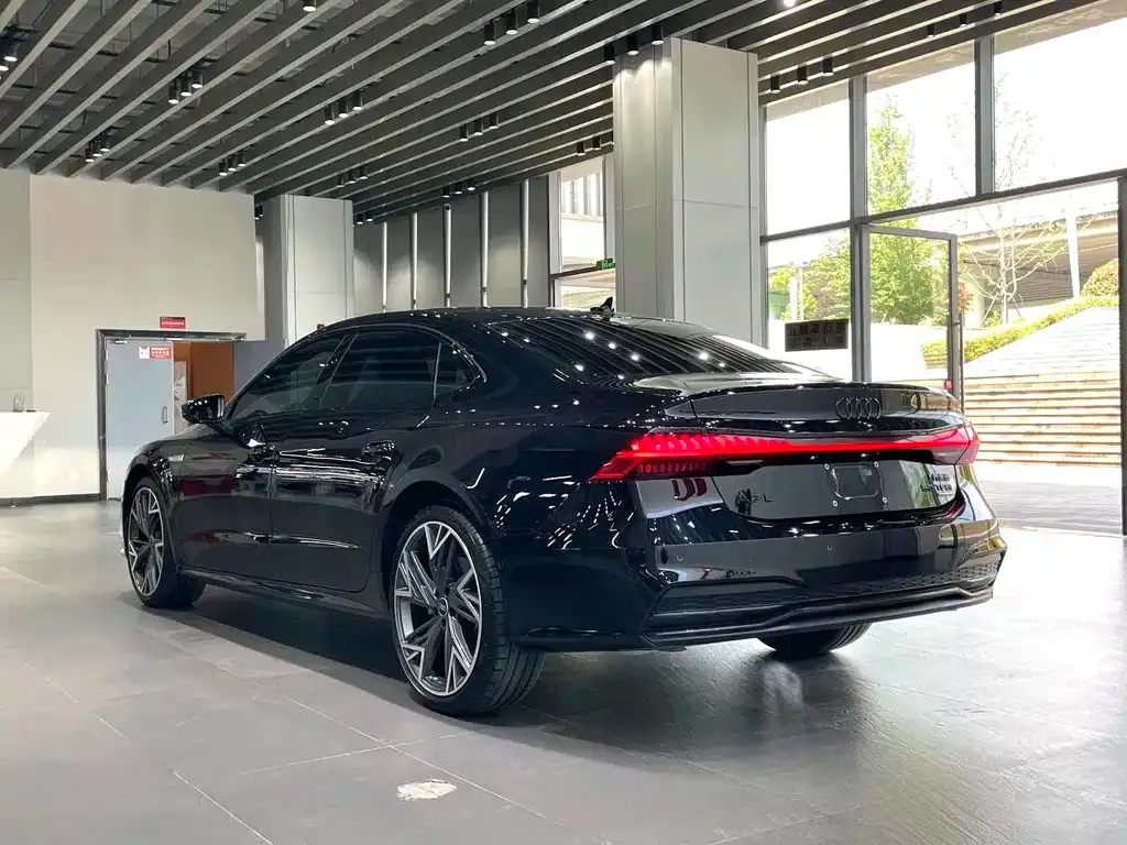 Audi A7L — фото 9