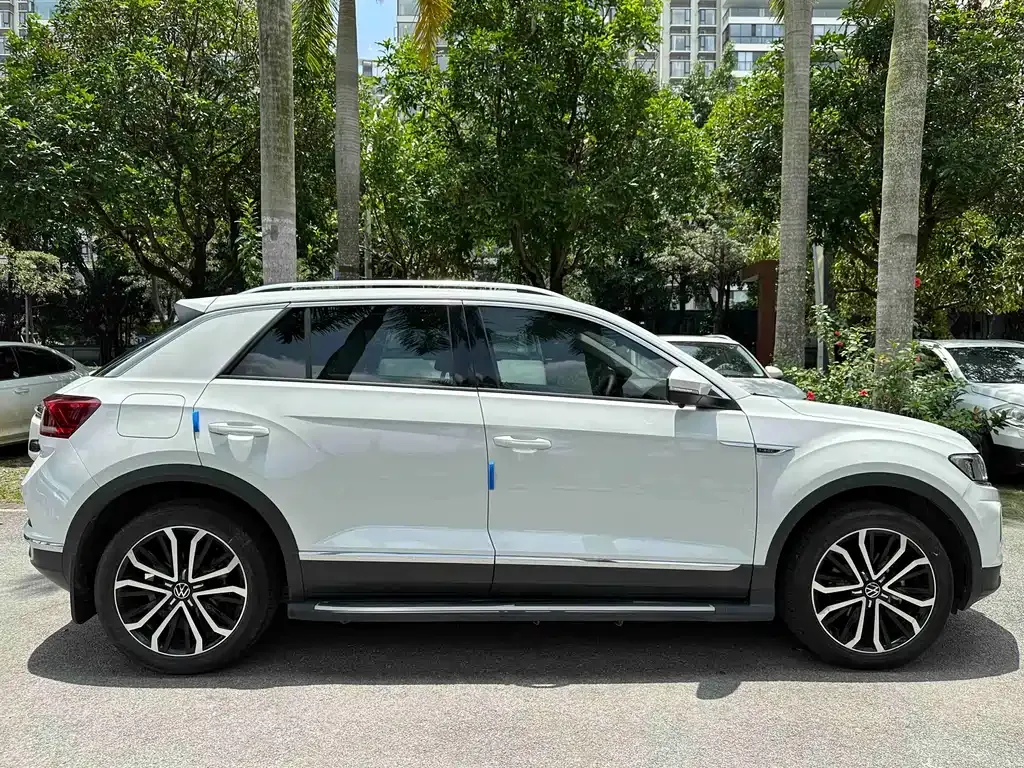 Volkswagen T-Roc — фото 9