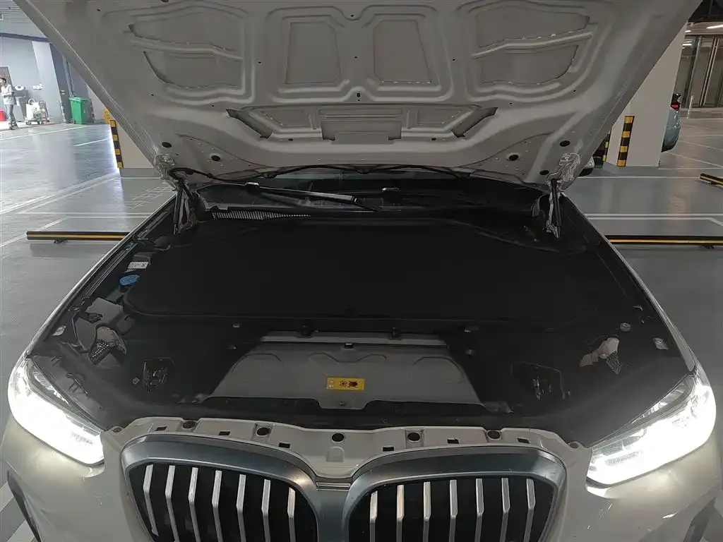 BMW iX3 — фото 10