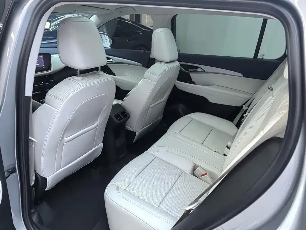 Buick Envision Plus — фото 10
