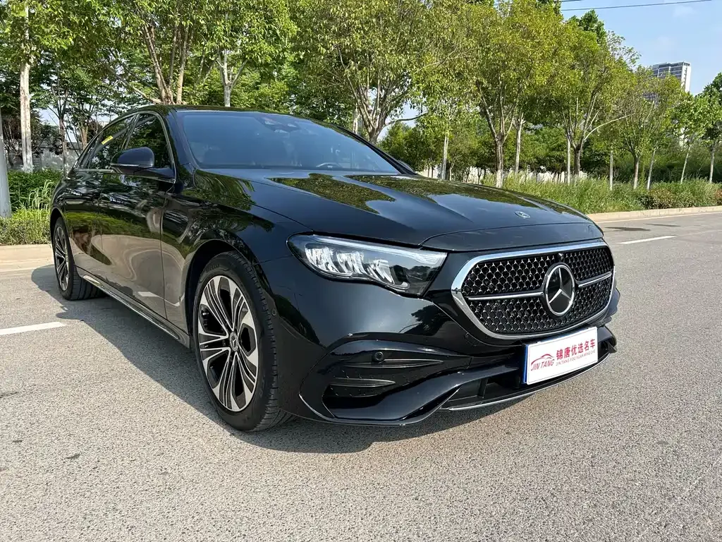 Mercedes-Benz E-Class — фото 1