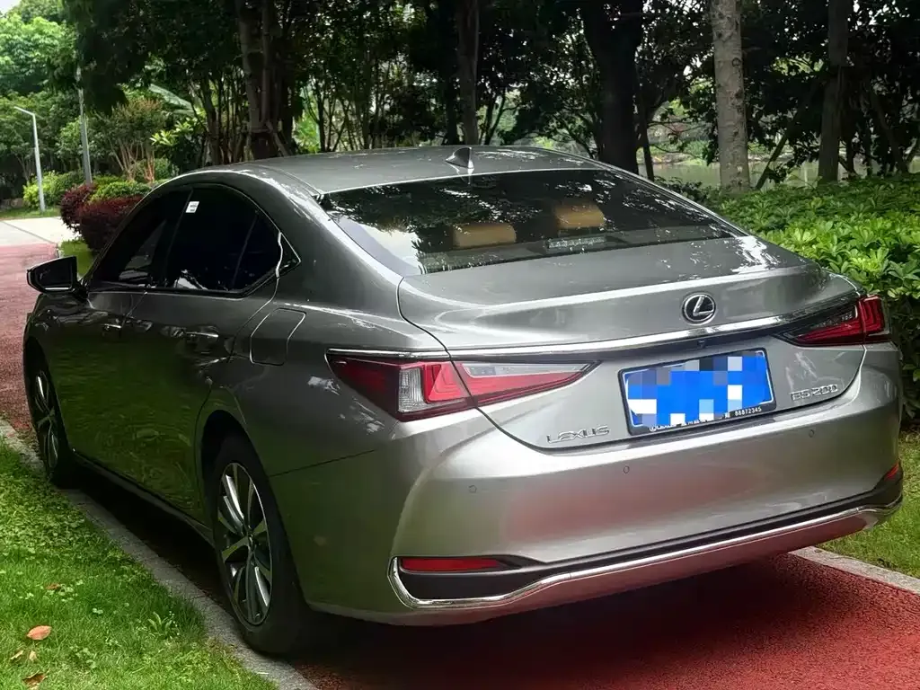 Lexus ES — фото 10