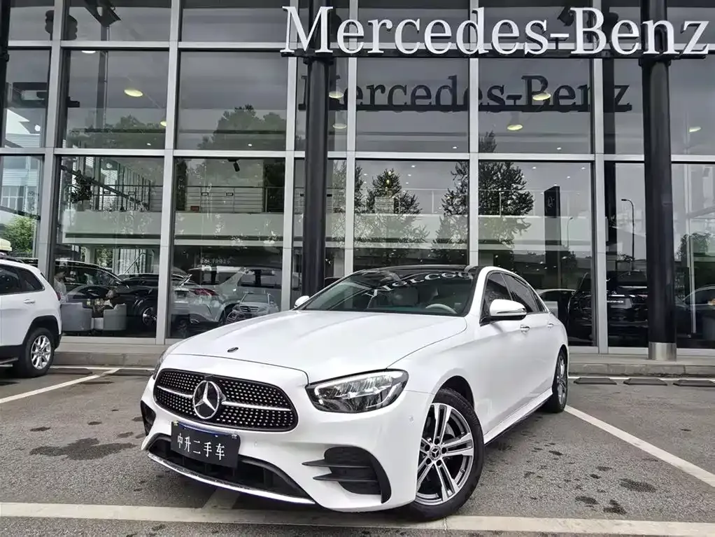 Mercedes-Benz E-Class — фото 1