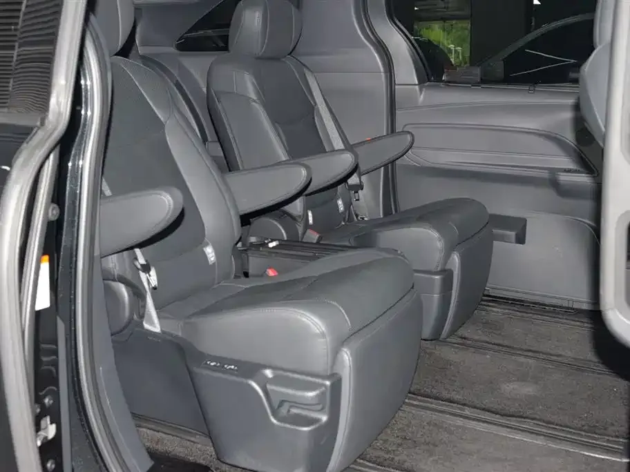 Toyota Granvia — фото 7