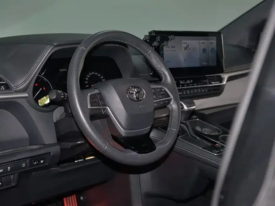 Toyota Granvia — фото 6