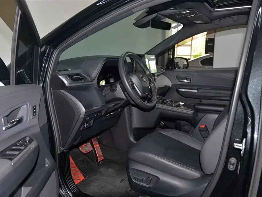 Toyota Granvia — фото 10
