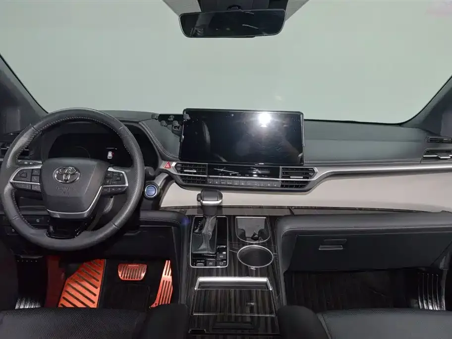 Toyota Granvia — фото 3