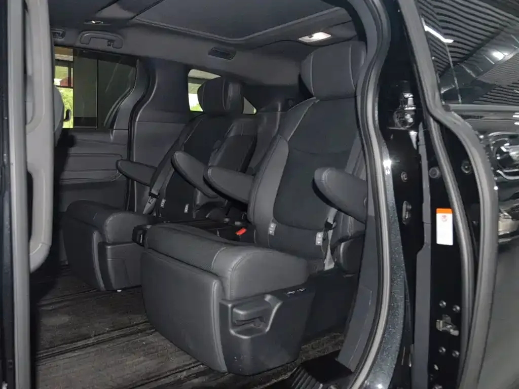 Toyota Granvia — фото 9