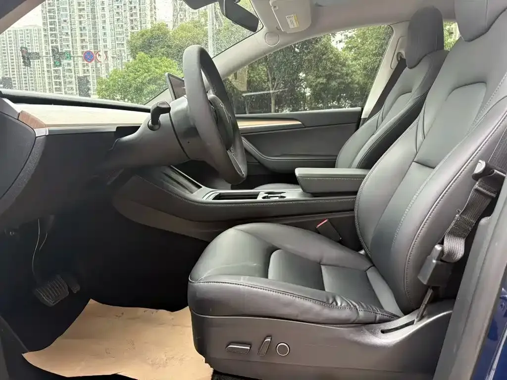 Tesla Model Y — фото 8