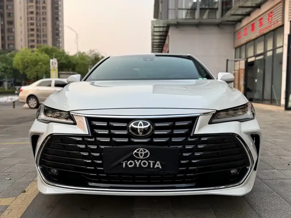 Toyota Avalon — фото 2