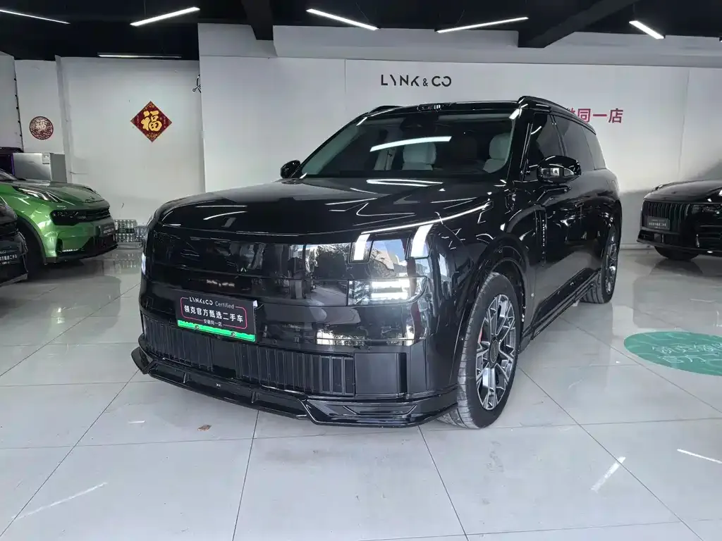 Lynk & Co 900