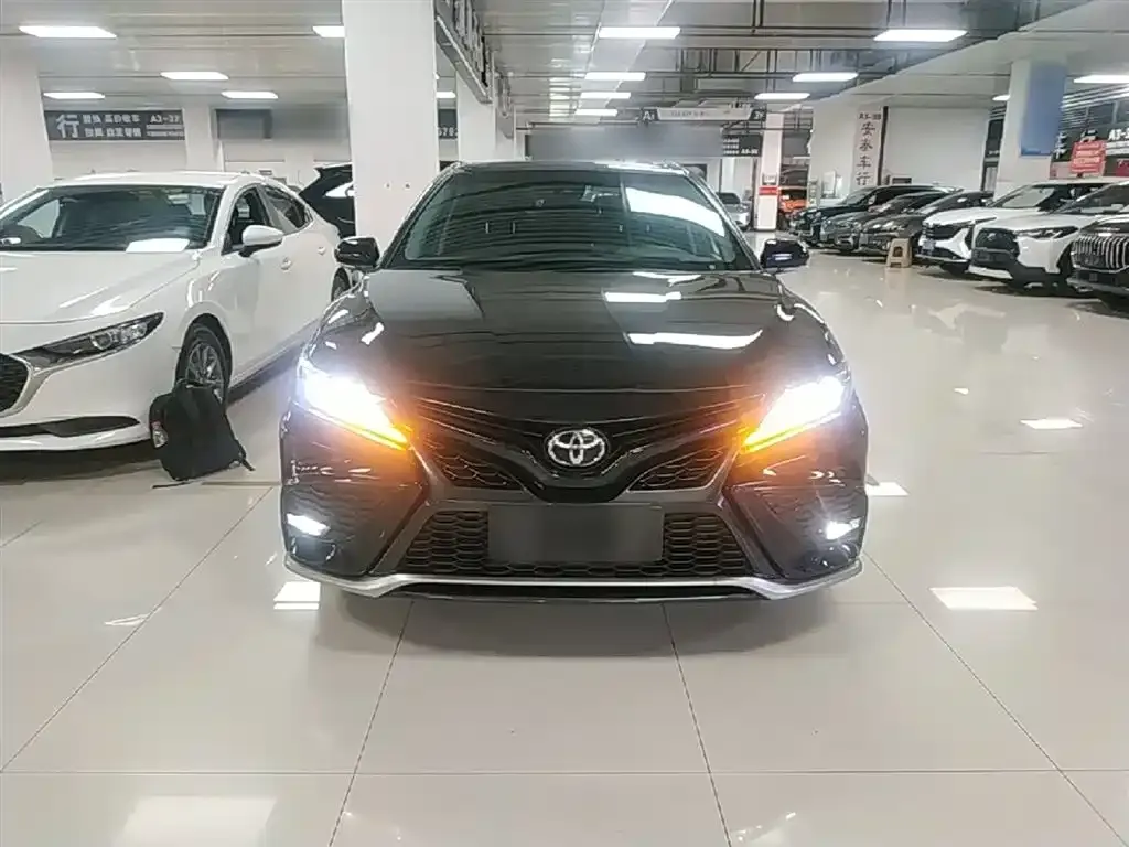 Toyota Camry — фото 3