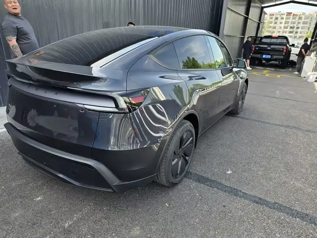 Tesla Model Y — фото 6