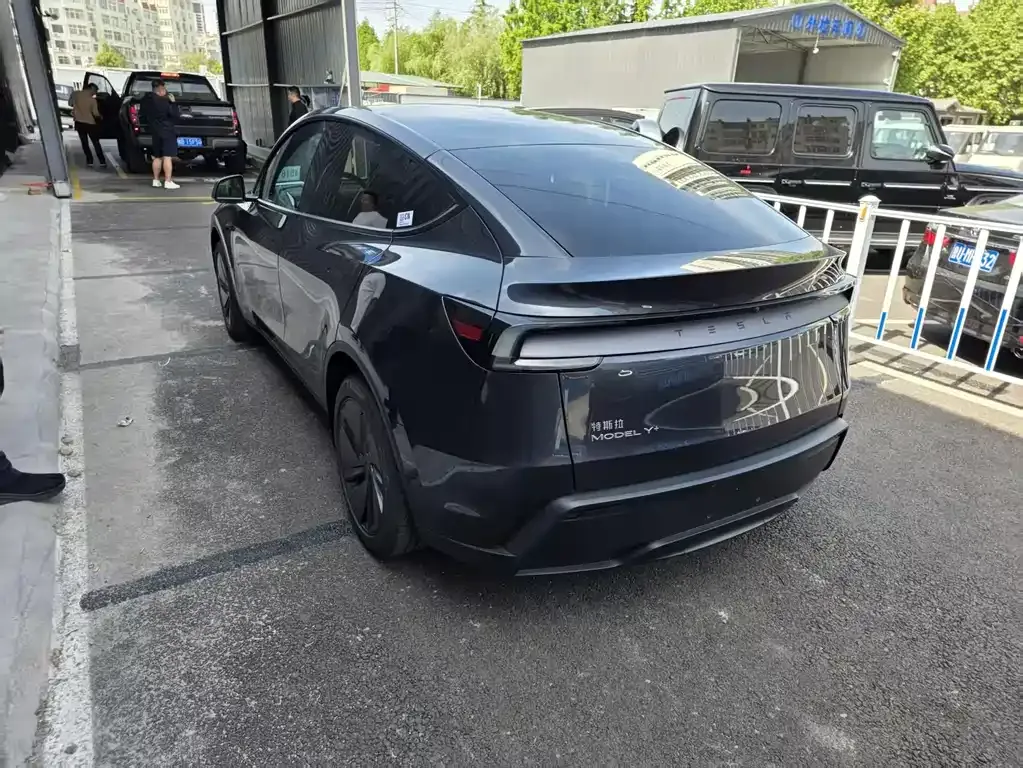 Tesla Model Y — фото 7