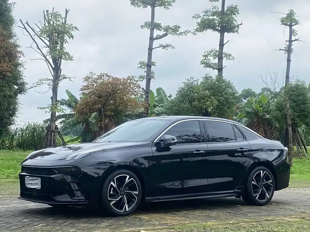 Lynk & Co 03