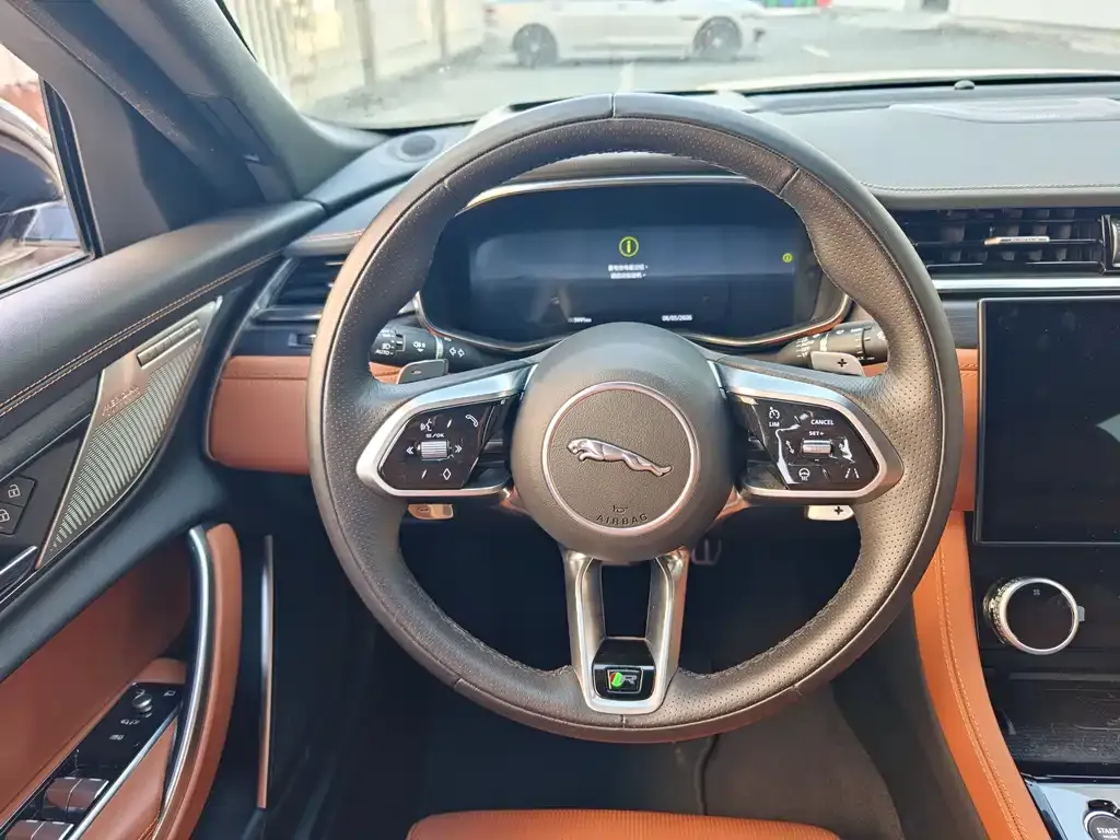 Jaguar XFL — фото 10
