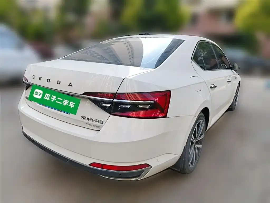 Skoda Superb — фото 4