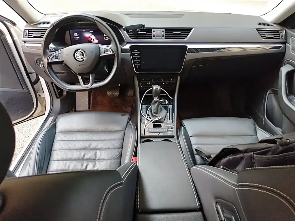 Skoda Superb — фото 8