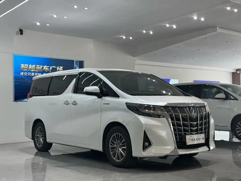Toyota Alphard — фото 3