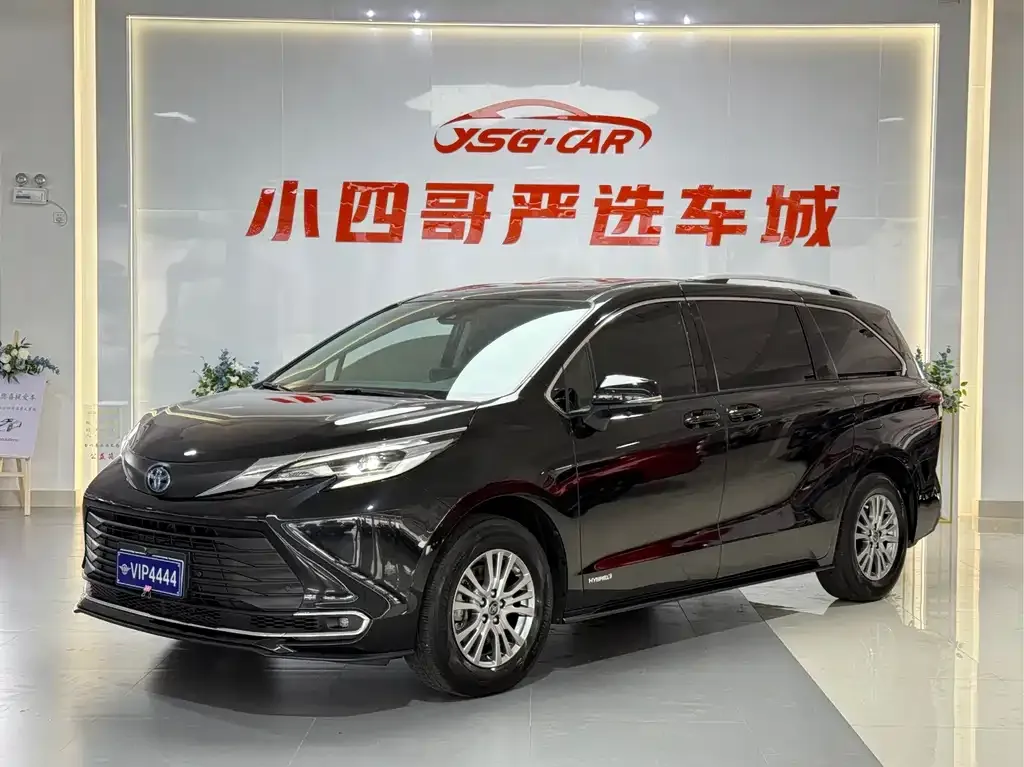 Toyota Sienna — фото 1