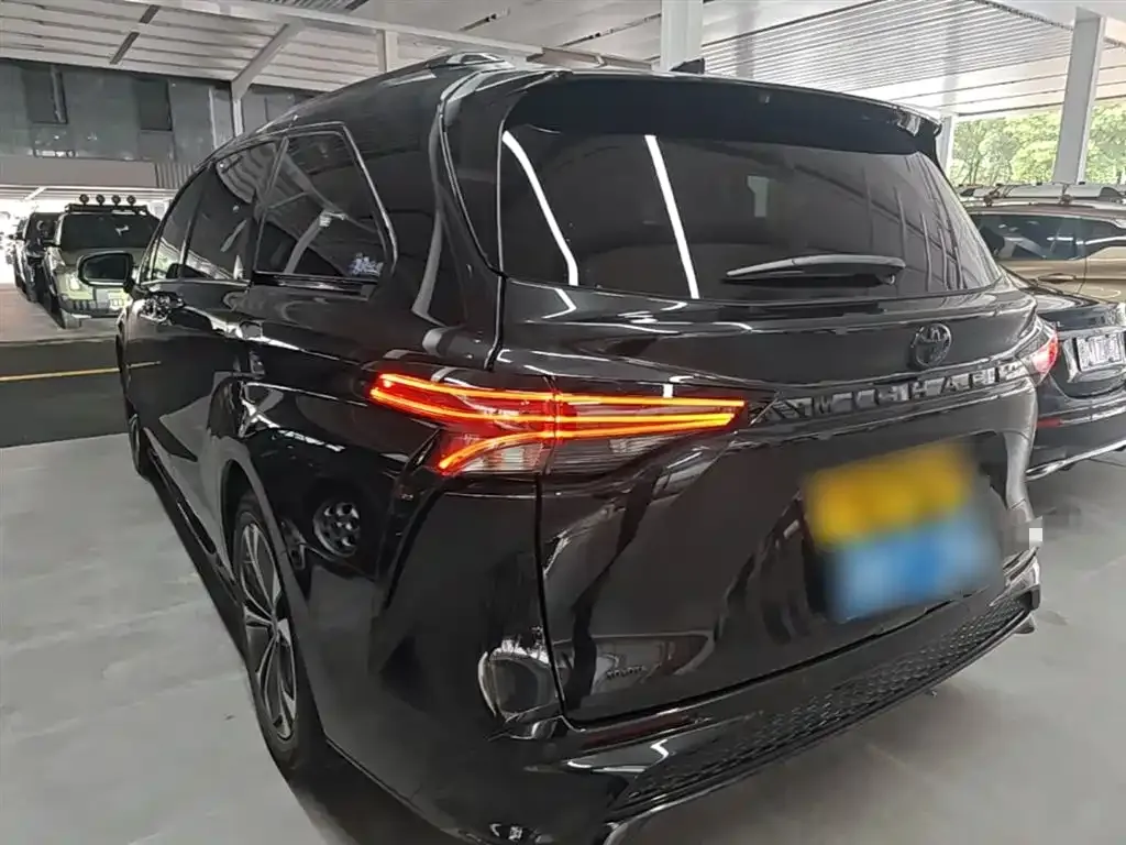Toyota Granvia — фото 6