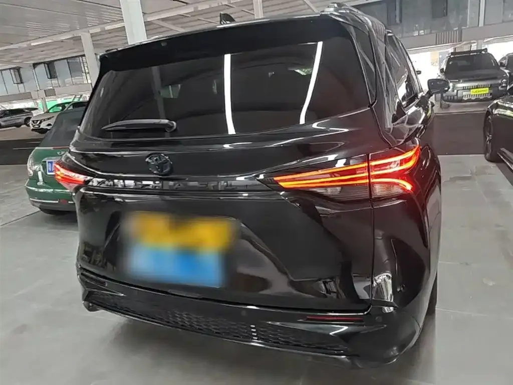 Toyota Granvia — фото 4
