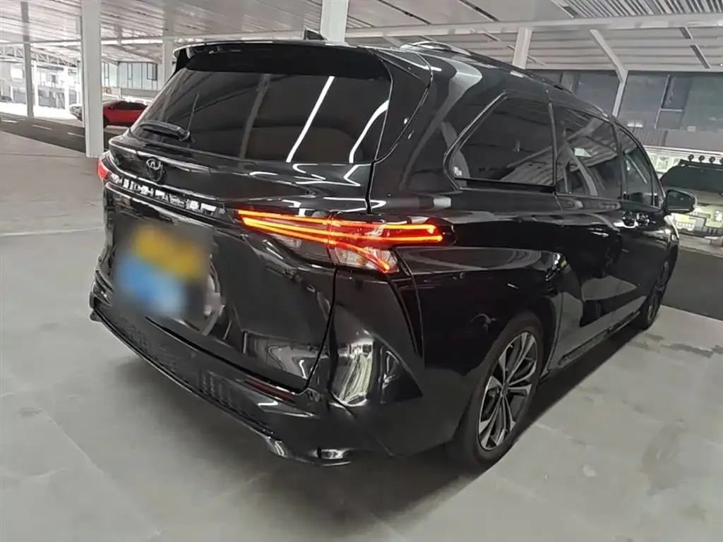 Toyota Granvia — фото 5