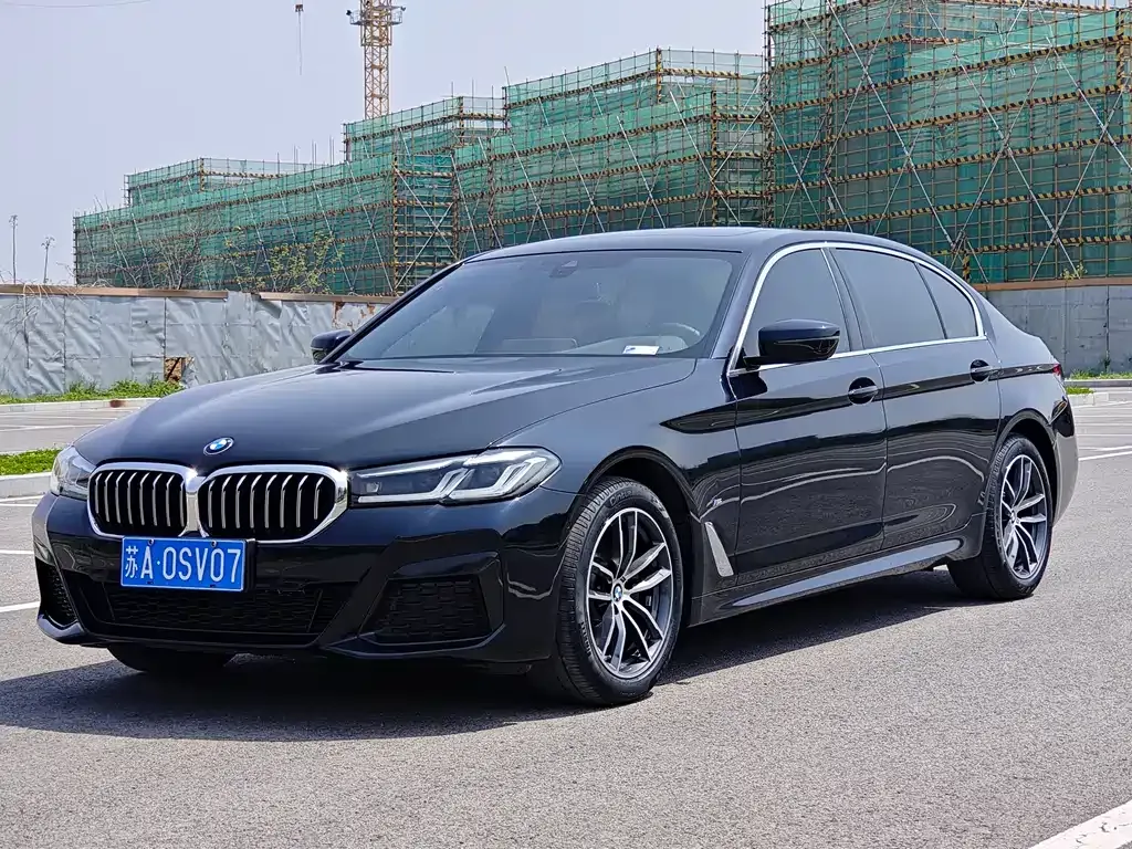 BMW 5 Series — фото 1
