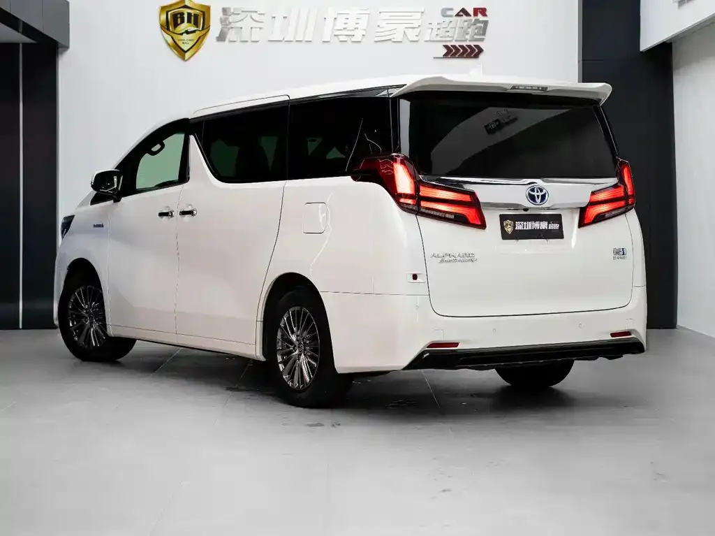 Toyota Alphard — фото 7